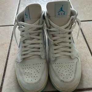 Jordan Mid UNC Womens